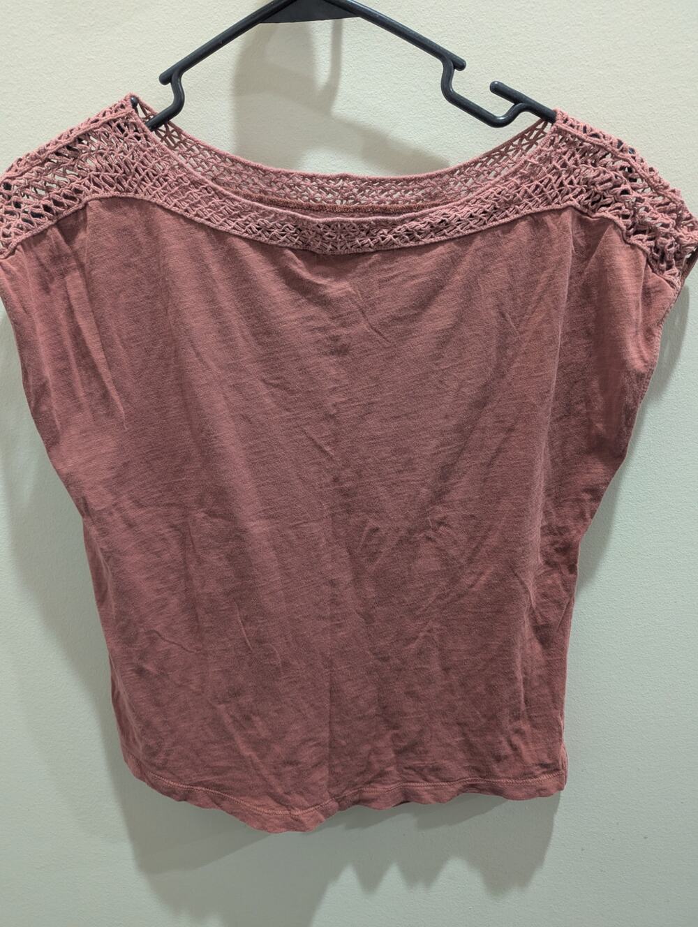 Women's size ps petite small shirt top Ann Taylor clay red crochet neck EUC